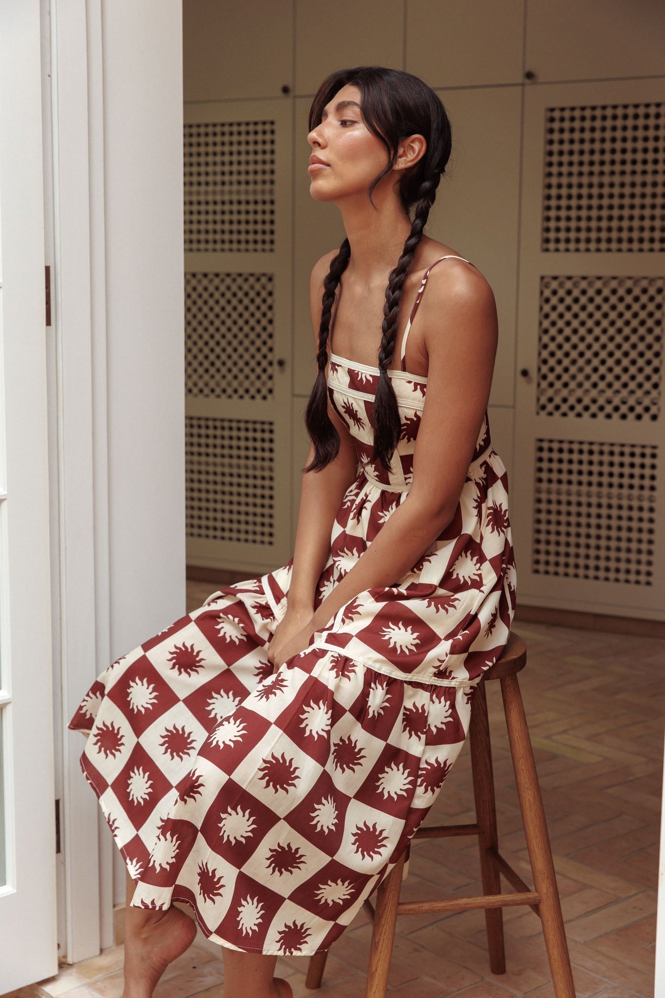 Confidante Piping Trim Midi Dress Brown